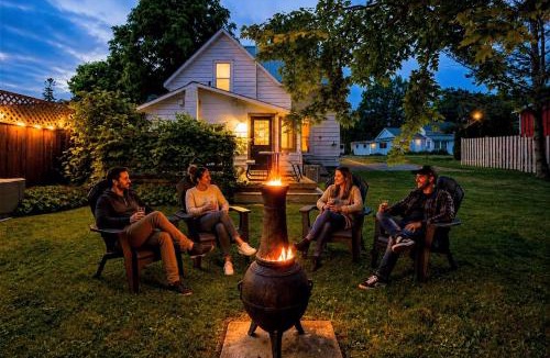 Wellington House | Walk to Beach and Downtown - Wellington PEC Cottage