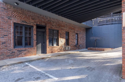Eureka Springs Historic District Condo | Walk to Downtown | Parking | King Bed | Patios