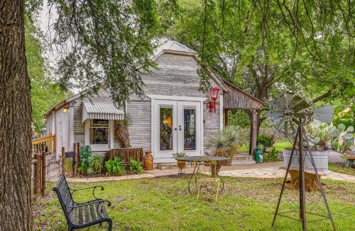 Granbury House | Walk to Granbury Square & Beach! 'Texas Cottage'