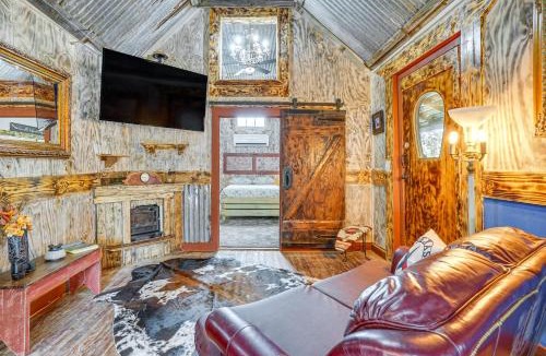 Granbury House | Walk to Granbury Square & Beach! 'Texas Cottage'