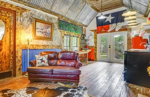 Granbury House | Walk to Granbury Square & Beach! 'Texas Cottage'