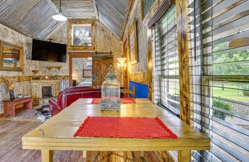 Granbury House | Walk to Granbury Square & Beach! 'Texas Cottage'