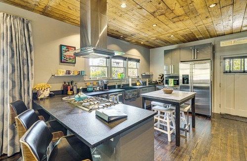 Bouldin House | Walk to SoCo: Home w/Decks & City Views in Austin