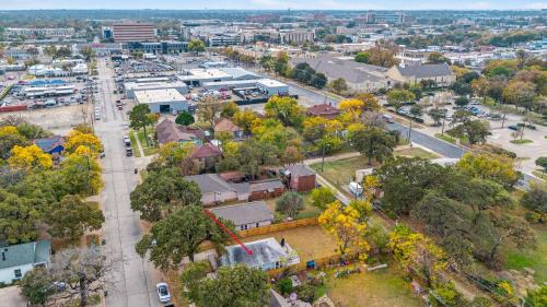 Central Arlington House | Walk to stadium! Cozy 2BR home - historic district