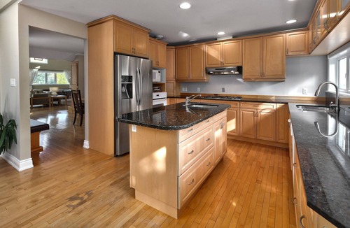 The Blue Mountains Ski Chalet | Walkable retreat at Blue Mountain w/hot tub/sauna/pool table/chef's kitchen