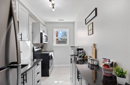 Walkerville Apartment | Walkerville 1BR Suite + Office | Near Casino & Ford