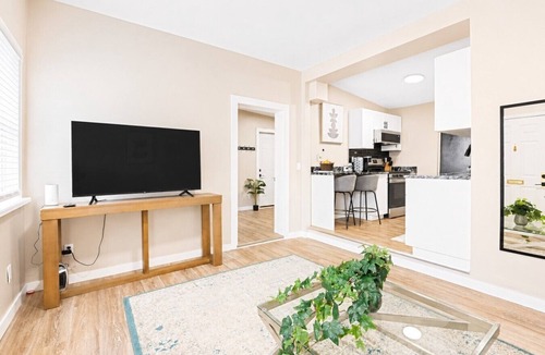 Walkerville Apartment | Walkerville 1BR Suite | Parking, Laundry & WiFi