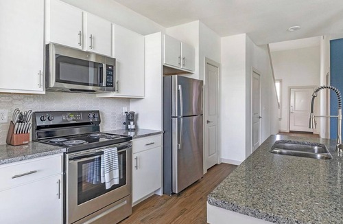 Waller Apartment | Waller 3BD/2.5BA 2 - Three Bedroom Apartment, Sleeps 6