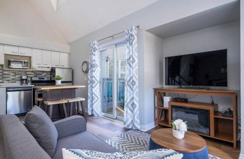 Craigleith Apartment | Wanderer Way Loft Ski-In Ski-Out - Pool & Hot Tub
