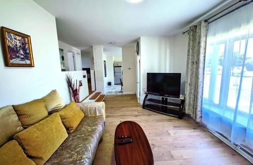 Saint-Hubert House | Warm Welcome Home