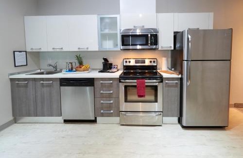 Wasaga Beach Hotel | Wasaga Riverdocks Hotel Suites