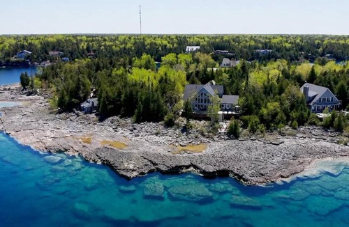 Tobermory House | Waterfront 22' Windows Starlink Kayaks