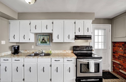 Crystal Beach Apartment | Waterfront 2BR Unit | Private Beach!