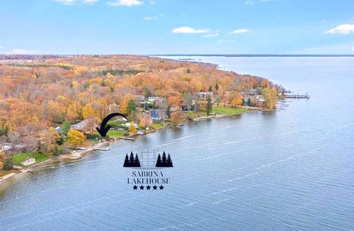 Penetanguishene House | Waterfront Beach Paradise Georgian Bay Sauna
