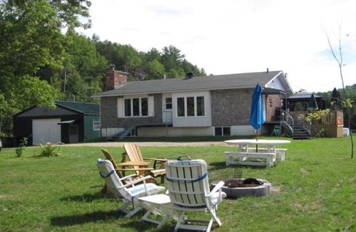 Notre-Dame-du-Laus Cottage | Waterfront Cottage 5 BD/2 BTH — 1 HR Downtown Ottawa