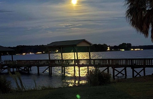 Negreet Cabin | Waterfront Cabin on Toledo Bend Lake - minutes from the water.