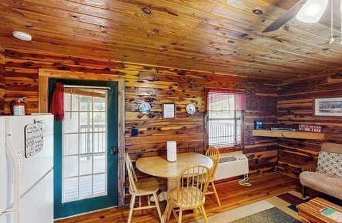 Mountain Pine Cabin | Waterfront cabin right on Ouachita River w/dock access, full kitchens and WIFI