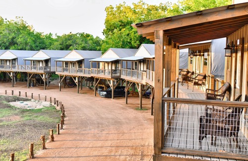 Sutherland Springs Cabin | Waterfront Cabin with Kayaking, Paddle boarding, Pool, Hot Tub & more! - RC21