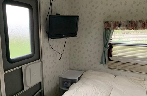 Batawa House | Waterfront Camper!
