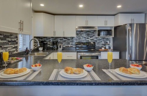 Lac-Superieur Ski Chalet | Waterfront Chalet 3b+1b Ski+Spa+Fireplace+Wifi near Mont-Tremblant !