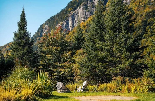 Saint-Raymond Cabin | Waterfront Chalet: Hot Tub, Kayak & Fire Pit