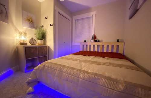 Trent Lakes Cottage | Waterfront Cottage Retreat With Hot Tub and Sauna