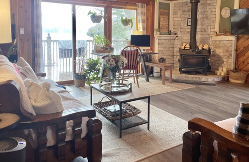 Muskoka Lakes House | Waterfront Cottage with 11/10 Views on 3 Mile Lake