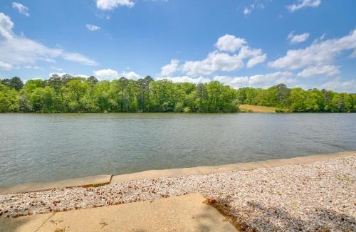 Mid America House | Waterfront Couples Retreat in Hot Springs!