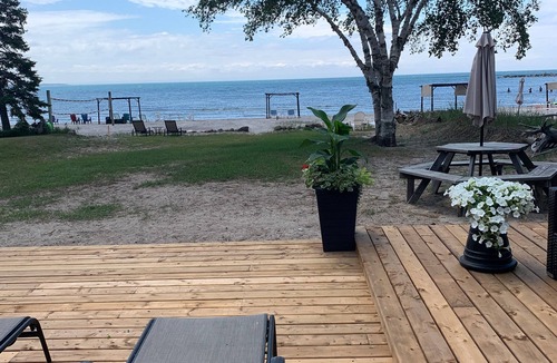 Tiny Cottage | Waterfront! Family friendly! White sand/shallow Georgian Bay water!