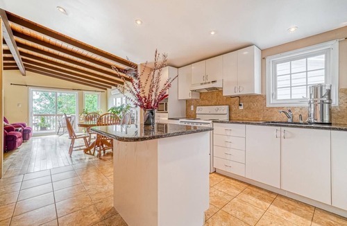 Pontiac Cottage | Waterfront Furnished 4-Season Cottage 40 min from Ottawa
