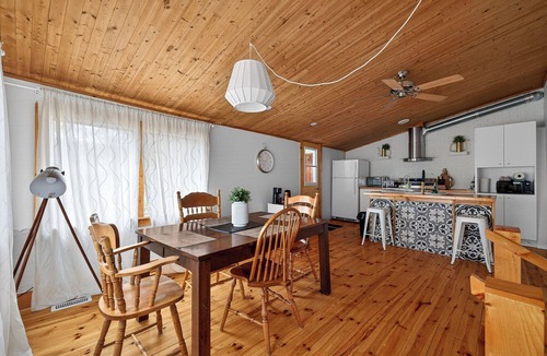 Val-des-Monts Cottage | Waterfront Getaways on Prestigious Lac St.Pierre