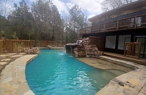 Plantersville House | Waterfront Getaway near Houston – Kayak & Fishing