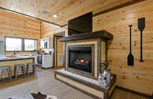 Golden House | Waterfront: Hot tub, pool table, river, fishing