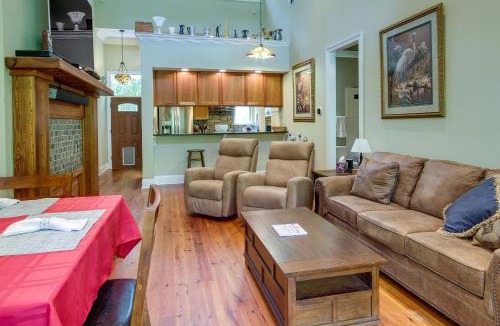 Fluker House | Waterfront Loranger Cottage: Hot Tub, Deck & Grill