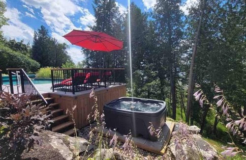 Messines Cottage | Waterfront Oasis : Sauna, HotTub, Skidoo Trails Getaway