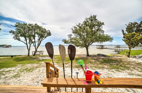 Perdido Beach House | Waterfront Perdido Beach House w/Canoes & Kayaks!