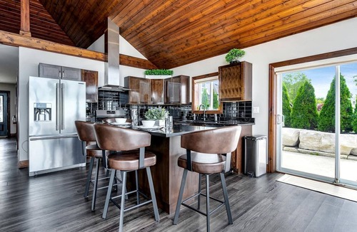 Leamington Cottage | Waterfront Relaxing Cottage Ideal to Create New Memories in Ontario