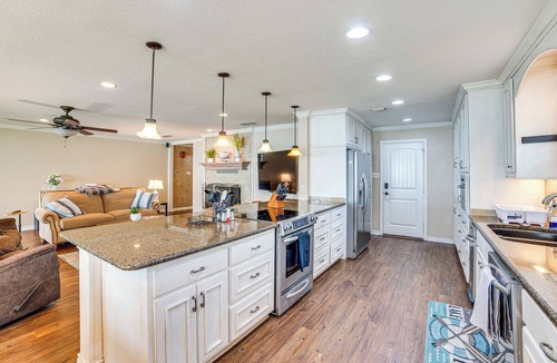 Kemp House | Waterfront Retreat w/Dock on Cedar Creek Lake!