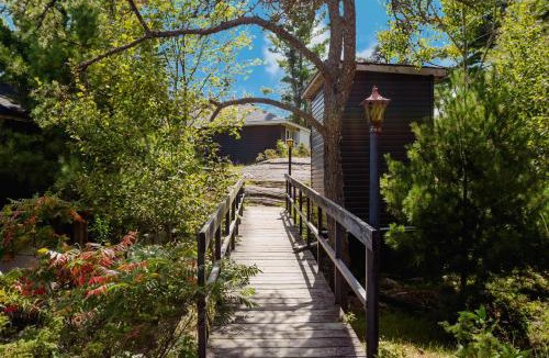Carling Apartment | Waterfront Rockwood Resort with Private Beach and BBQ
