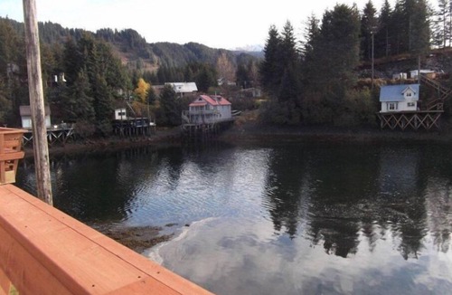 Seldovia House | WATERFRONT SUITE RENTAL