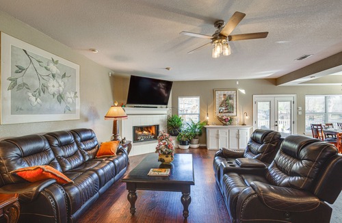 Leisure Land House | Waterfront Texas Escape w/ Luxury Hot Tub!