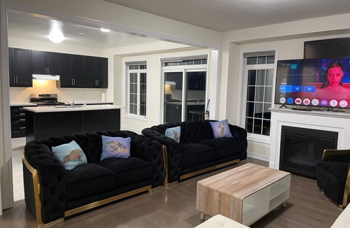 Mount Pleasant House | Welcome Home Away from Home ~6 Bed 3.5 Bath ~ Open Concept Kitchen-Living-Dining