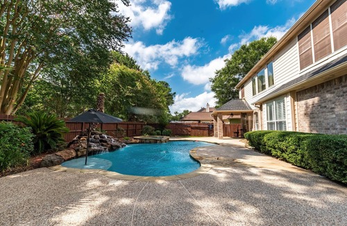 Atascocita House | Welcome Insurance Stays! Charming 4-bedroom house with Heated Pool.