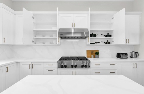 Bronte House | Welcome to Your Comfort Retreat by the Lake