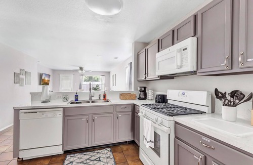 Humble House | Welcoming 3 Bed/2 Bath Home near IAH