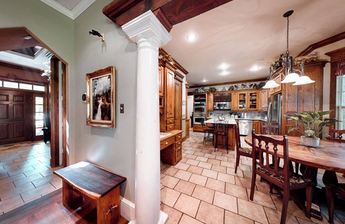 Elmo House | Welcoming and Spacious 5 Bedroom Home on 4.5 Acres