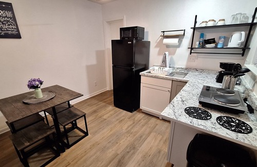 Irving Apartment | Welcoming Cozy &Private Studio Apt @Irving-NorthDFW Free W&D Stays 30+ days only