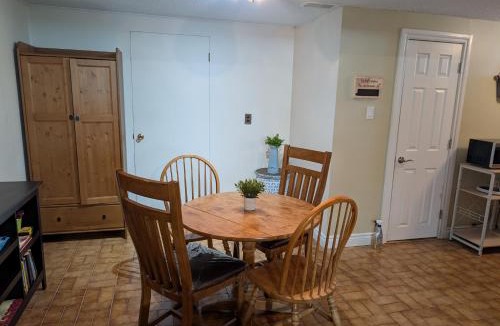 Rockcliffe - Smythe Apartment | West End Basement Apartment