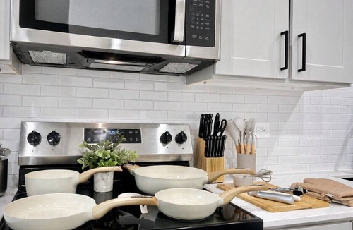 Sherman Apartment | West Sherman WorkerFriendly, Quiet, W/D, Pool+Gym