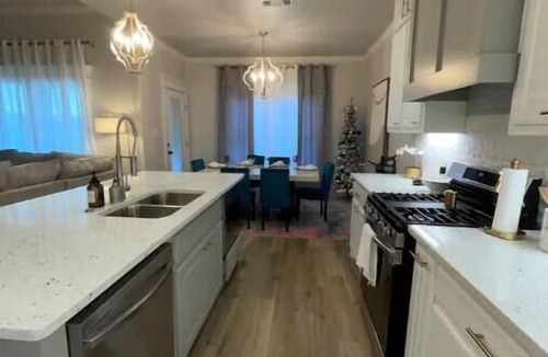 Lubbock House | West Texas Chic. New Construction. EV Charger. Pets Allowed. Ten Mins from TTU.